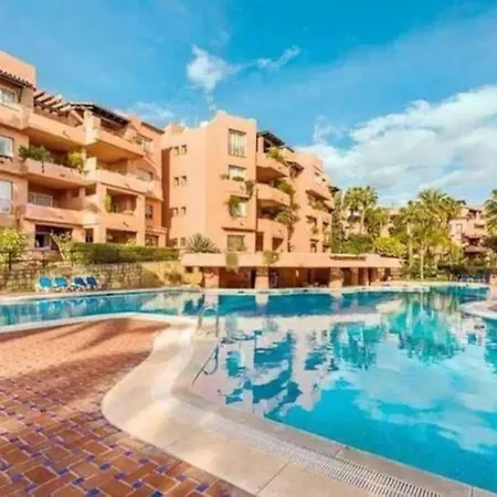 Oleholidays Oasis Junto A Puente * Marbella