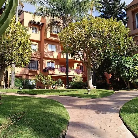 Oleholidays Oasis Junto A Puente * Marbella