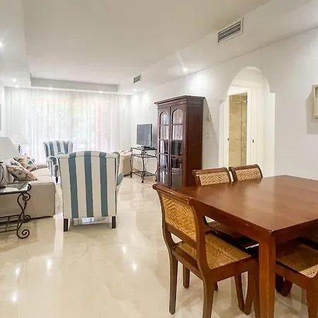 Apartment Oleholidays Oasis Junto A Puente Marbella